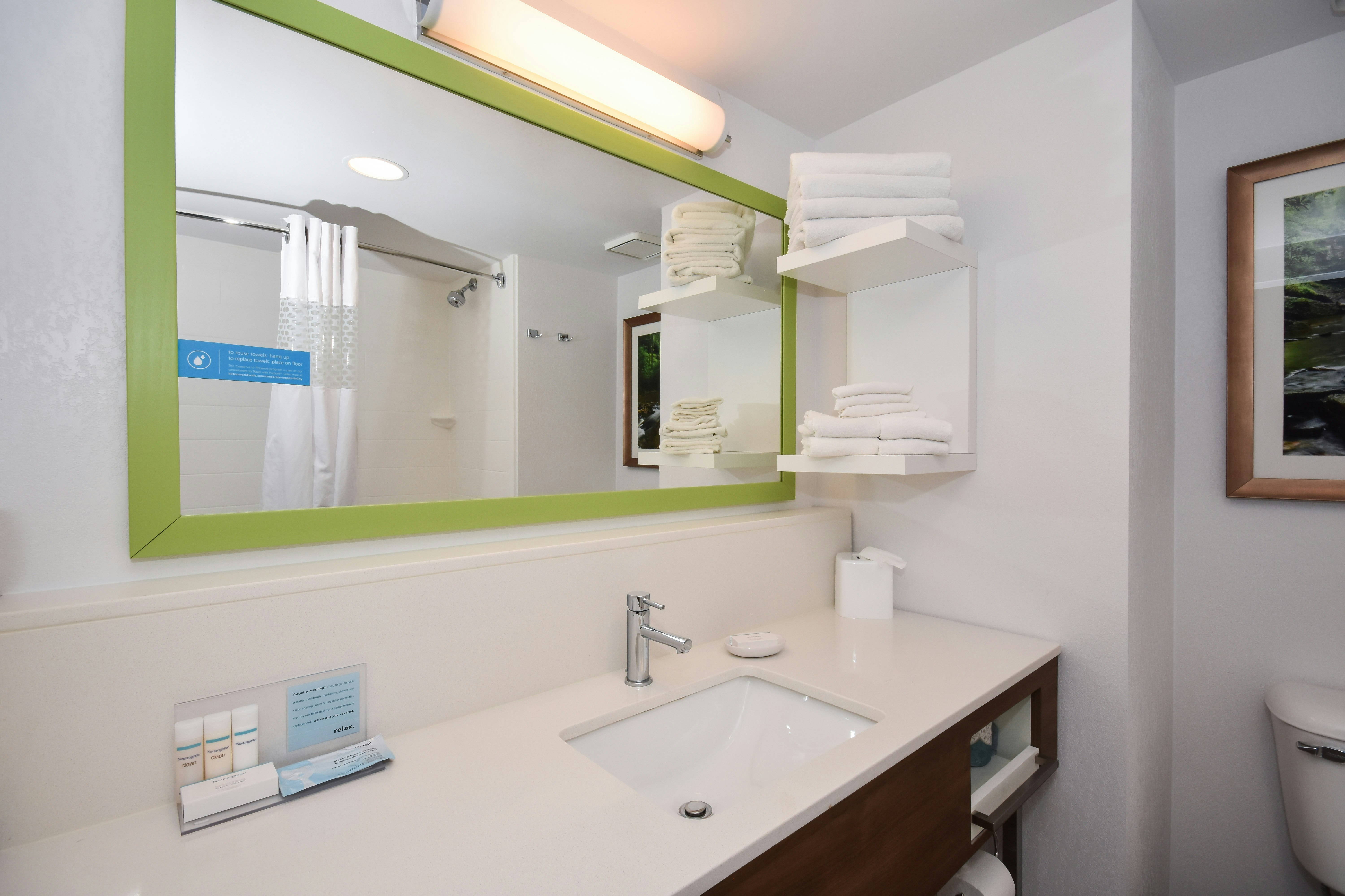 غرفة بسرير كوين، Hampton Inn Brevard 2/3