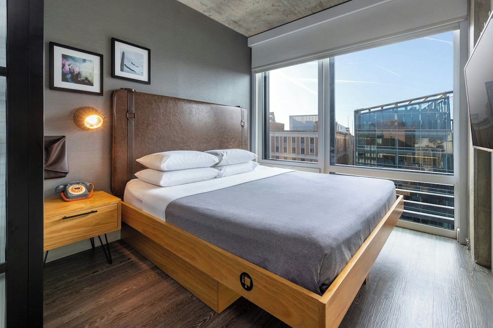 Queen Room-Hearing Accessible