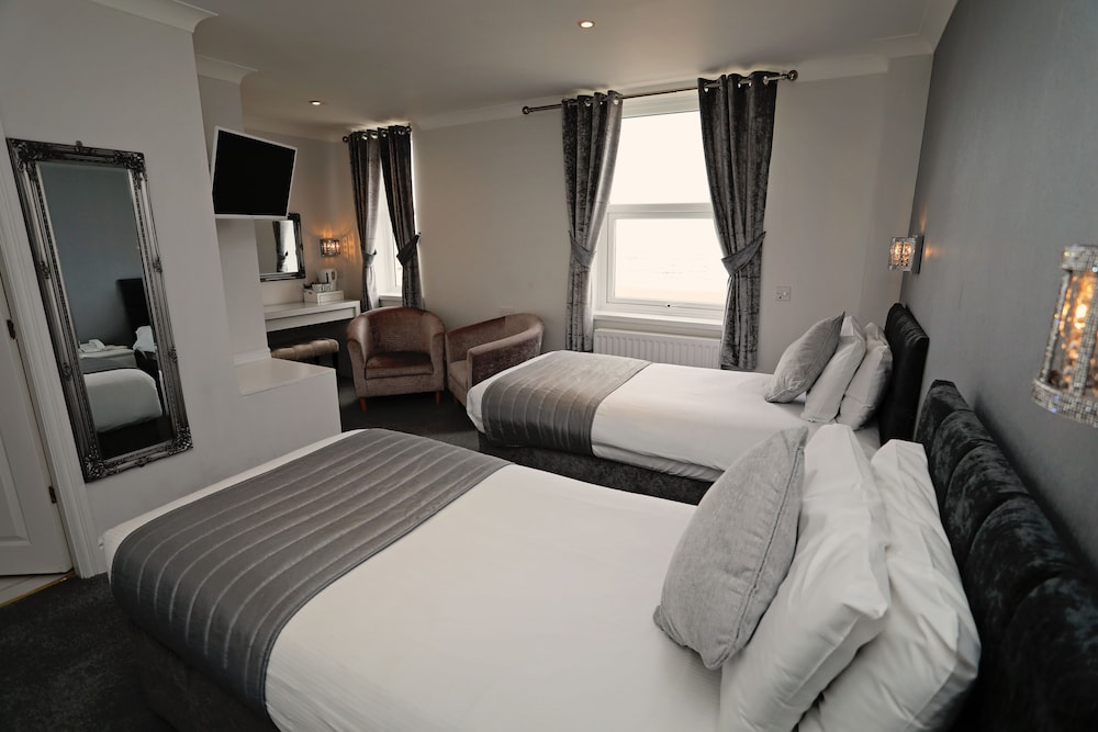 The Beaches Hotel 45/100