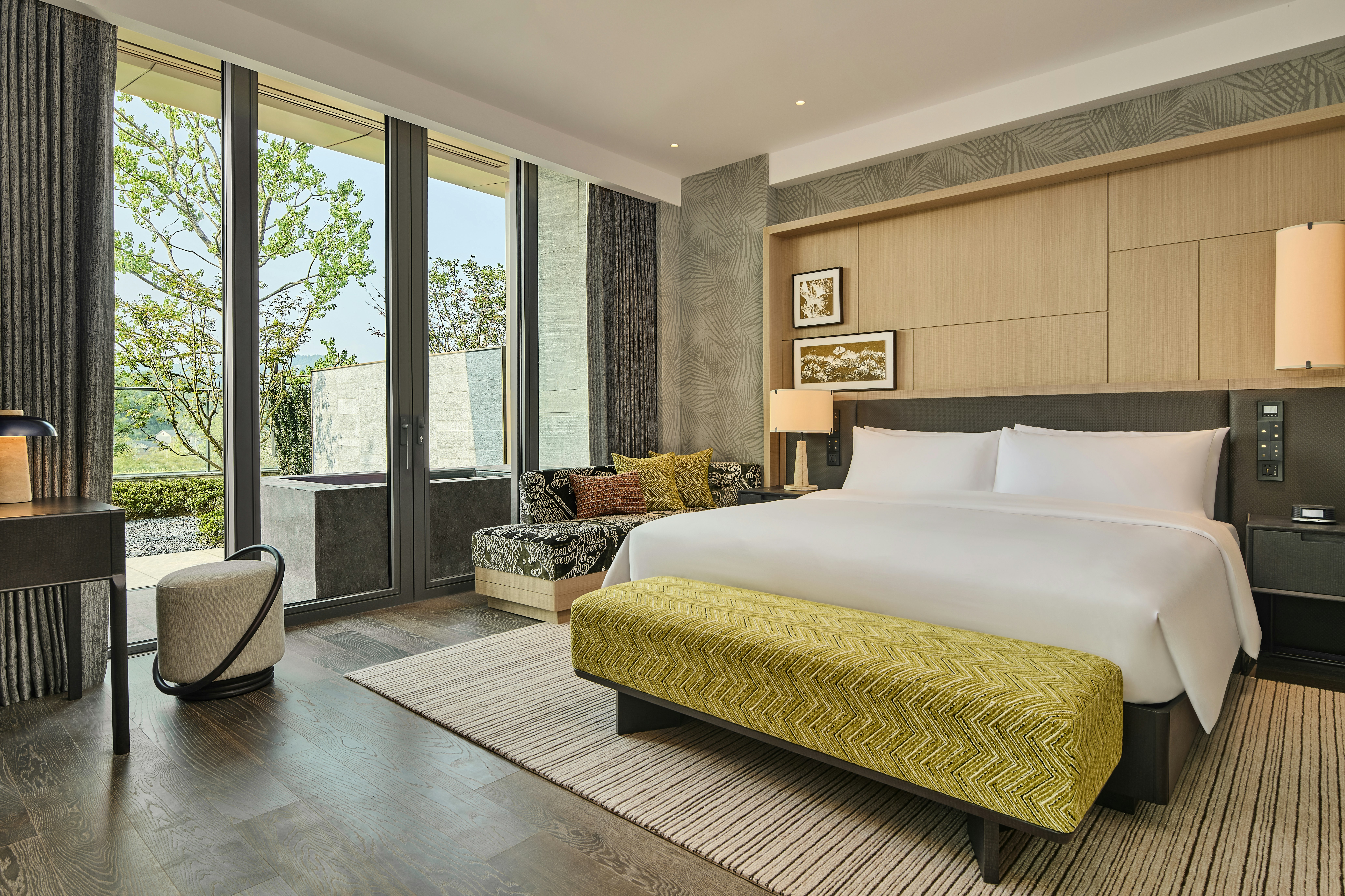 PREMIUM, SUITE, KING BED, BATHTUB