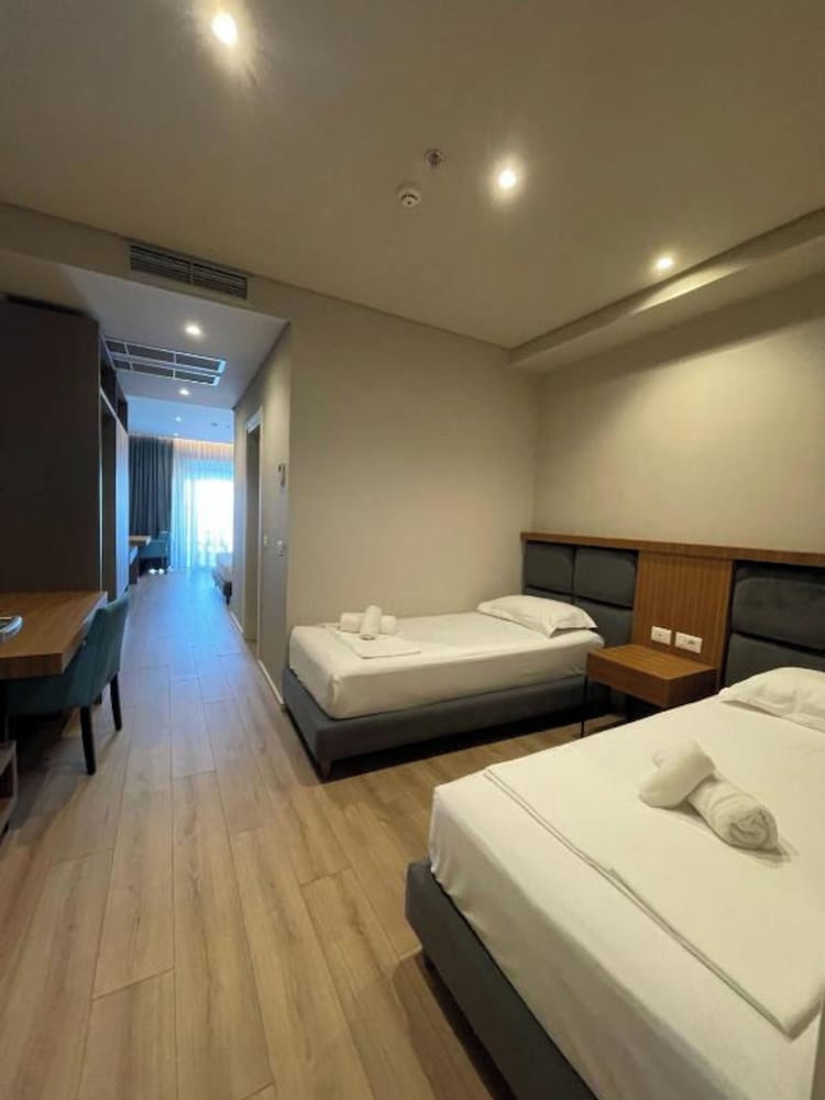 AMR Hotel 12/41