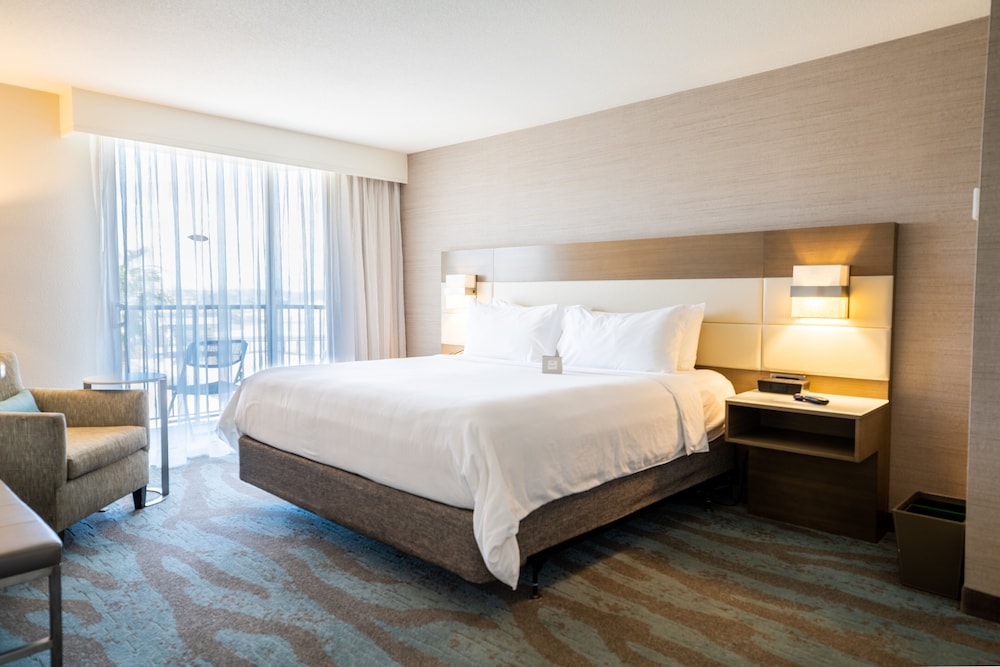 Crowne Plaza Ventura Beach 17/74
