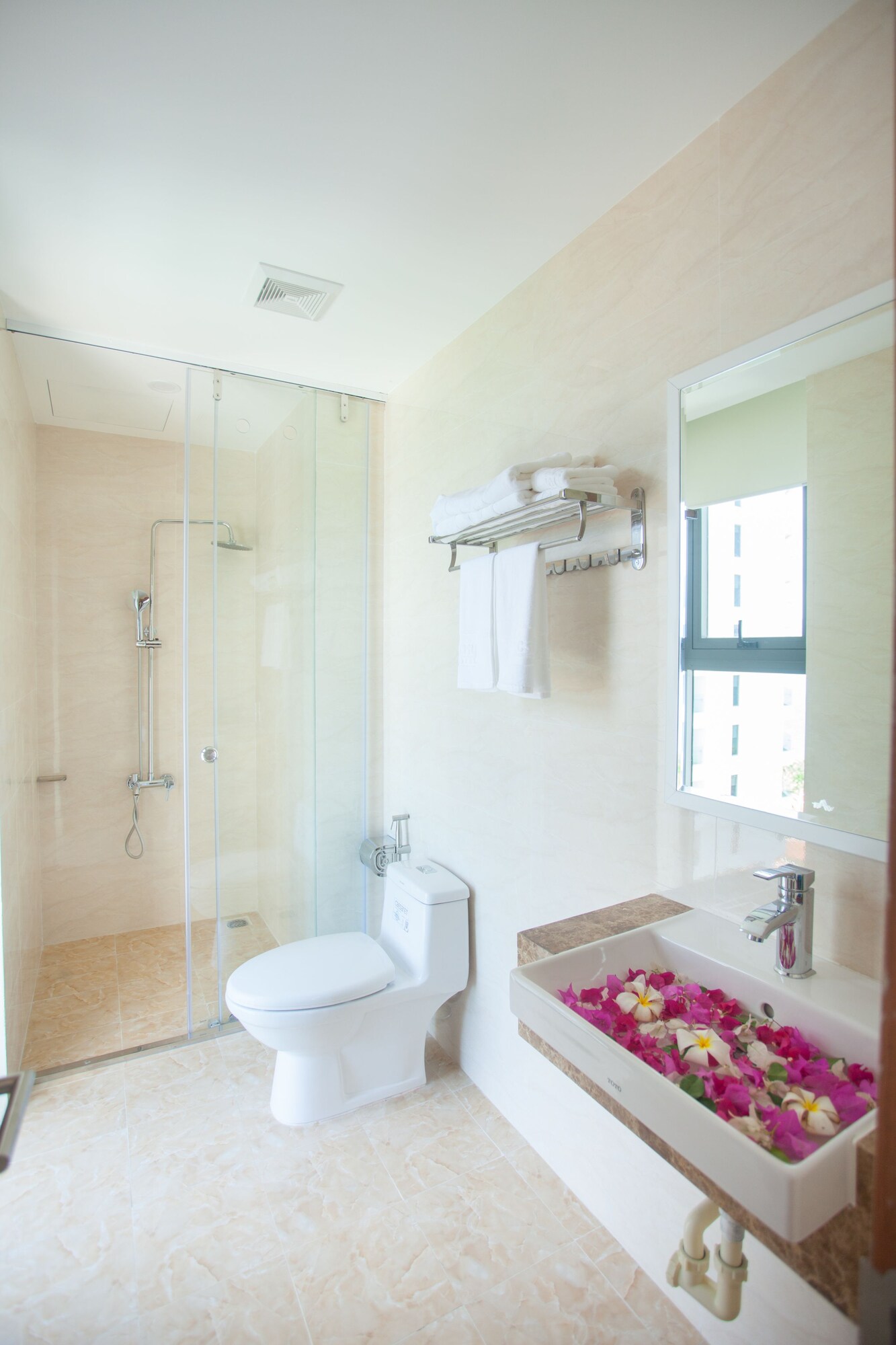 DELUXE, TWIN BEDS, CITY VIEW