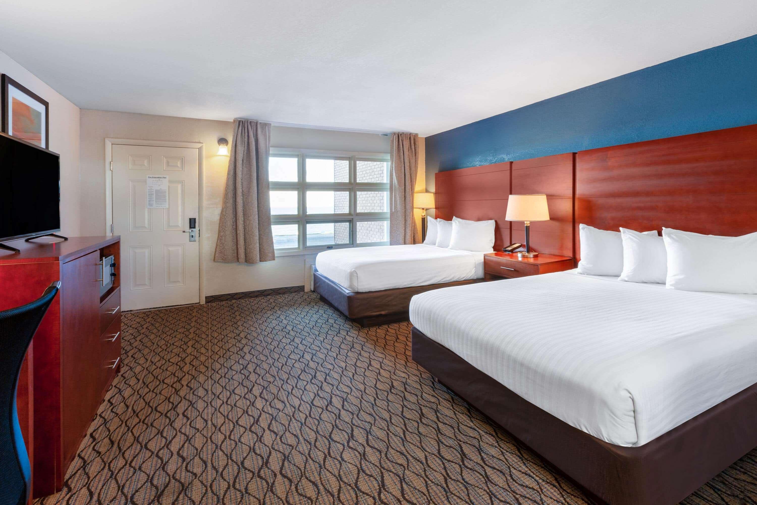 Room, 2 Queen Beds, Lake Front, Lounge Access