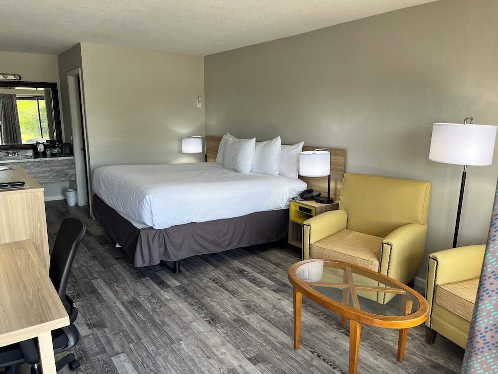 Days Inn by Wyndham Branson Ozarks 44/65