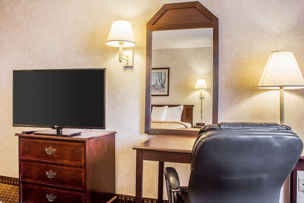 Quality Inn & Suites Yuma 46/50
