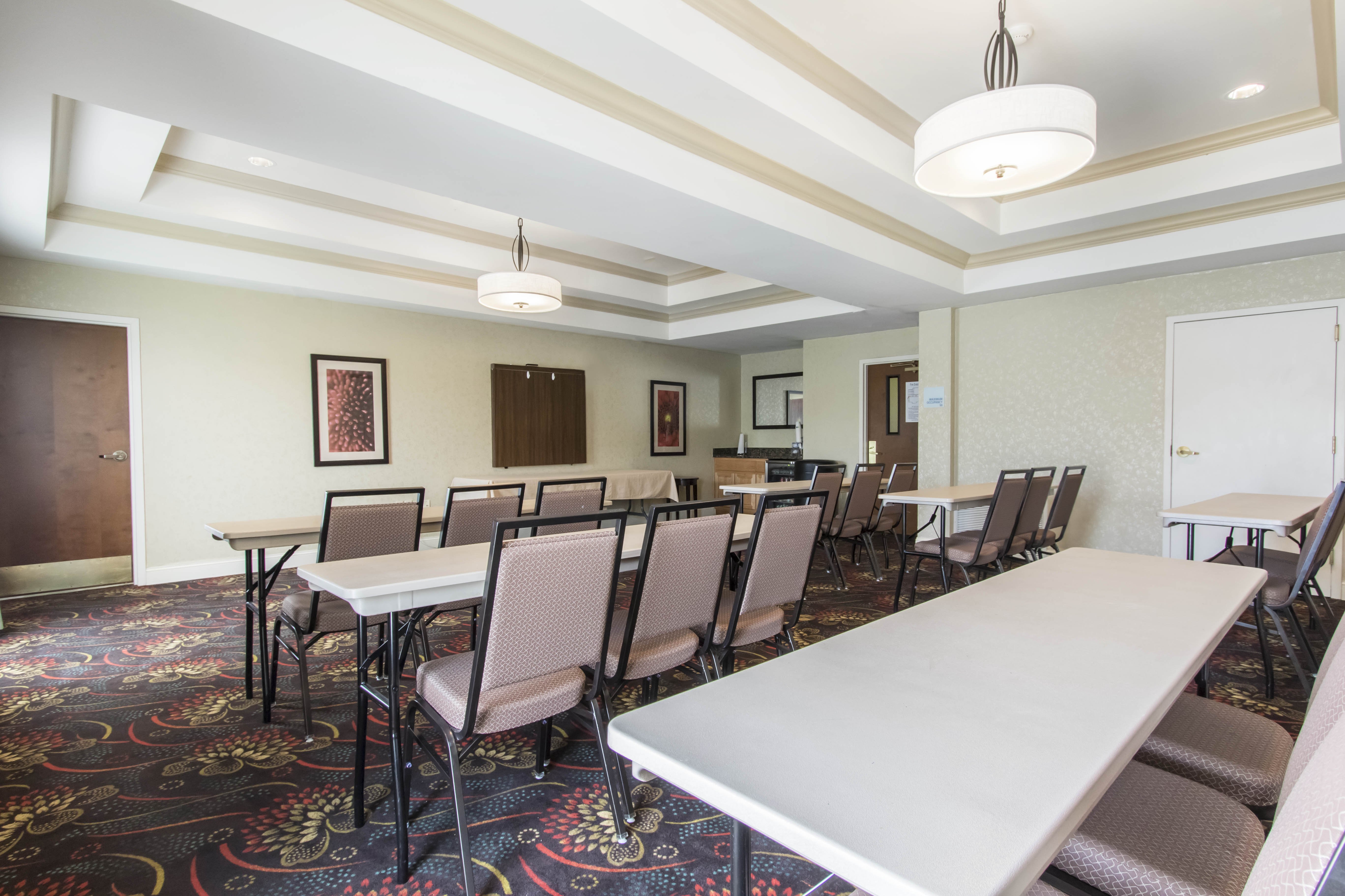 Holiday Inn Express Hotel Suites Cullman 33/38