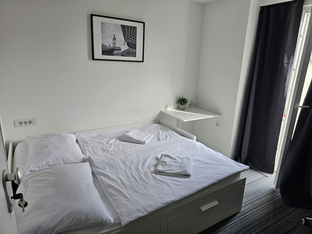 Tia Apartments And Rooms 24/55