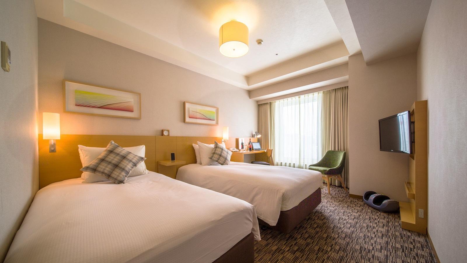 Ladies, Twin Beds, Park View