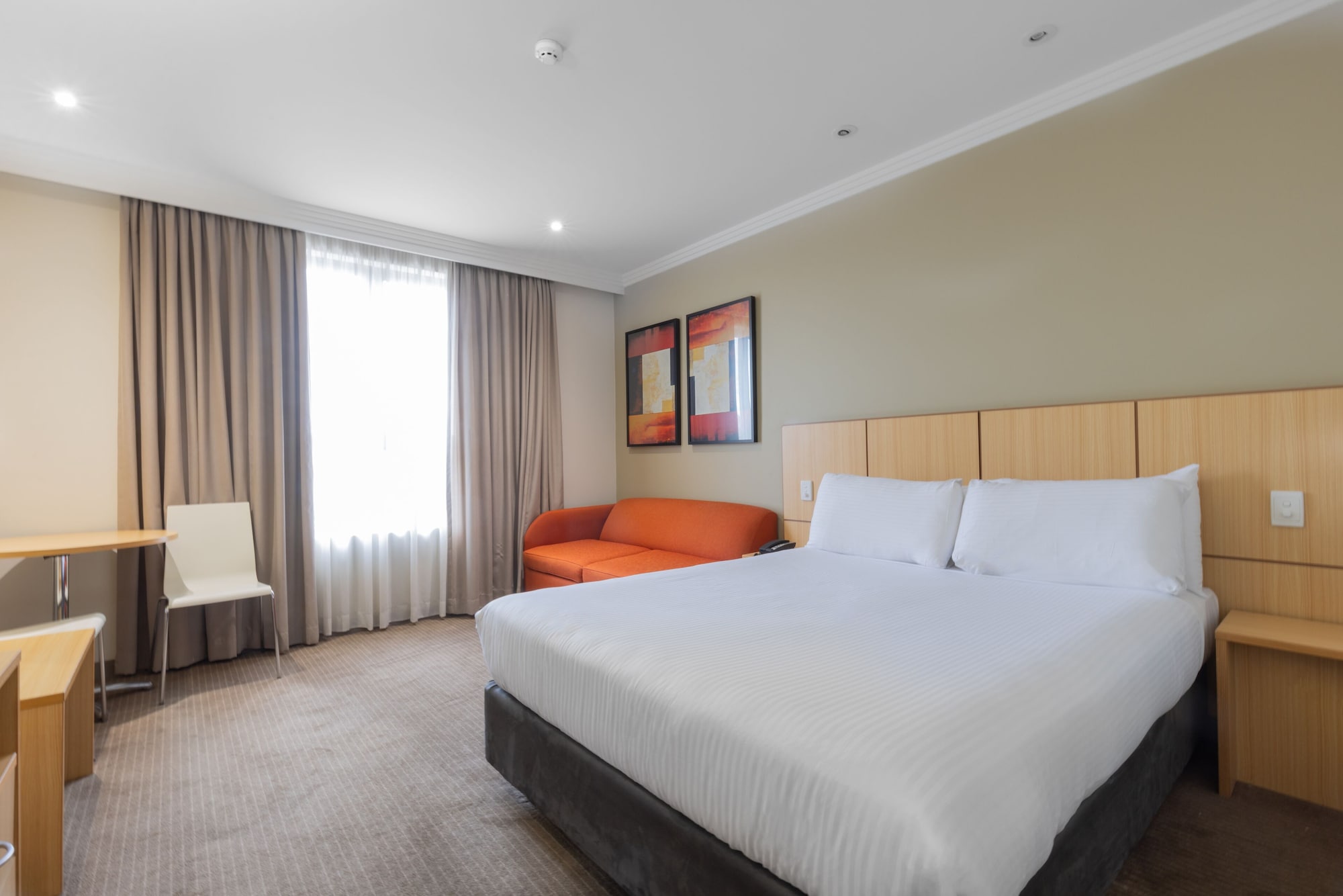 STANDARD, QUEEN BED
