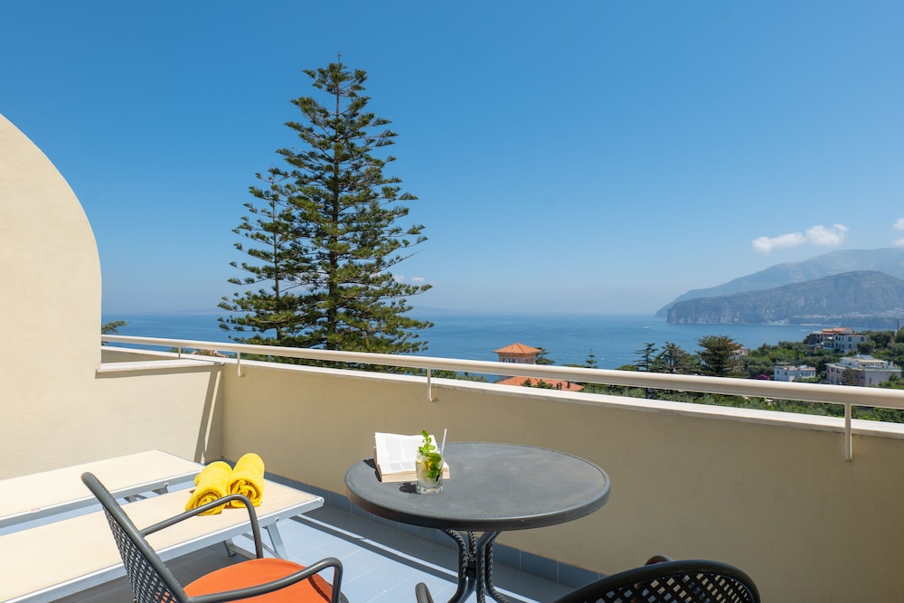 Grand Hotel Vesuvio Sorrento 10/72