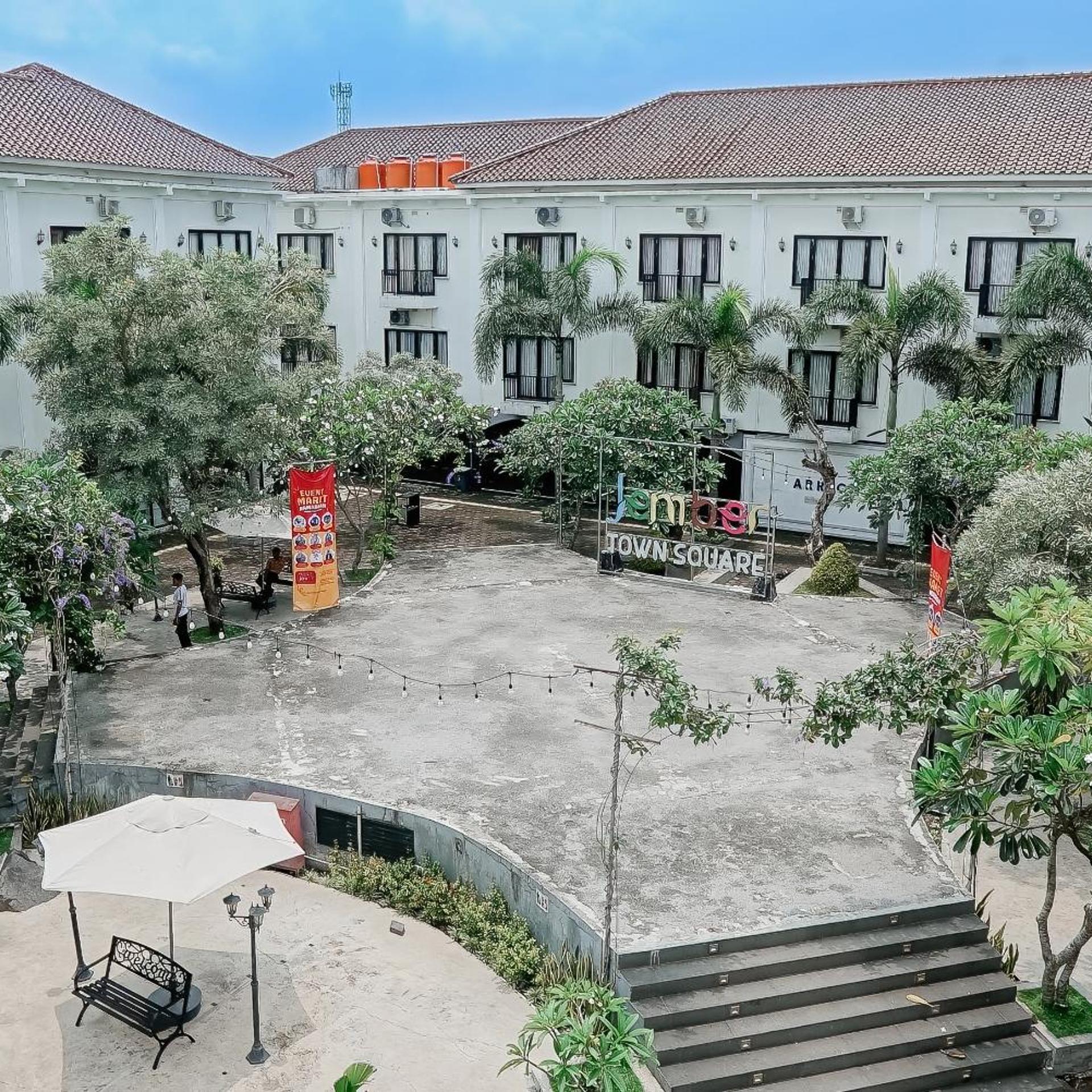 Jember Town Square Apartment by Calli Rooms 42/49