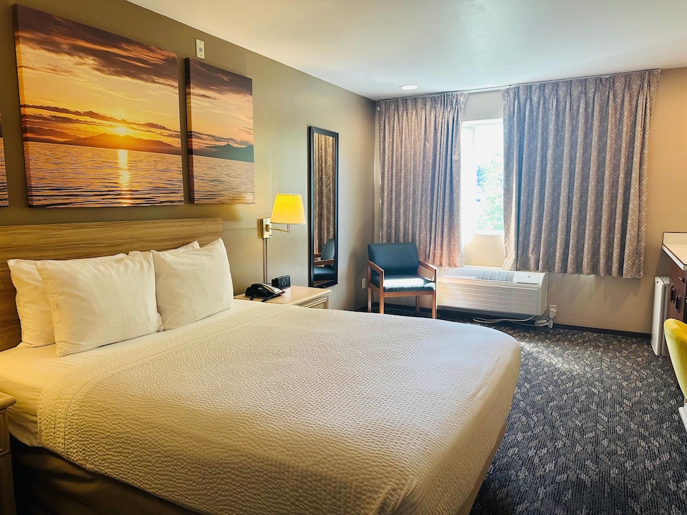 Efficiency, Standard, Queen Bed