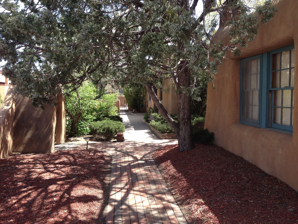 Pueblo Bonito Bed And Breakfast Inn 60/70