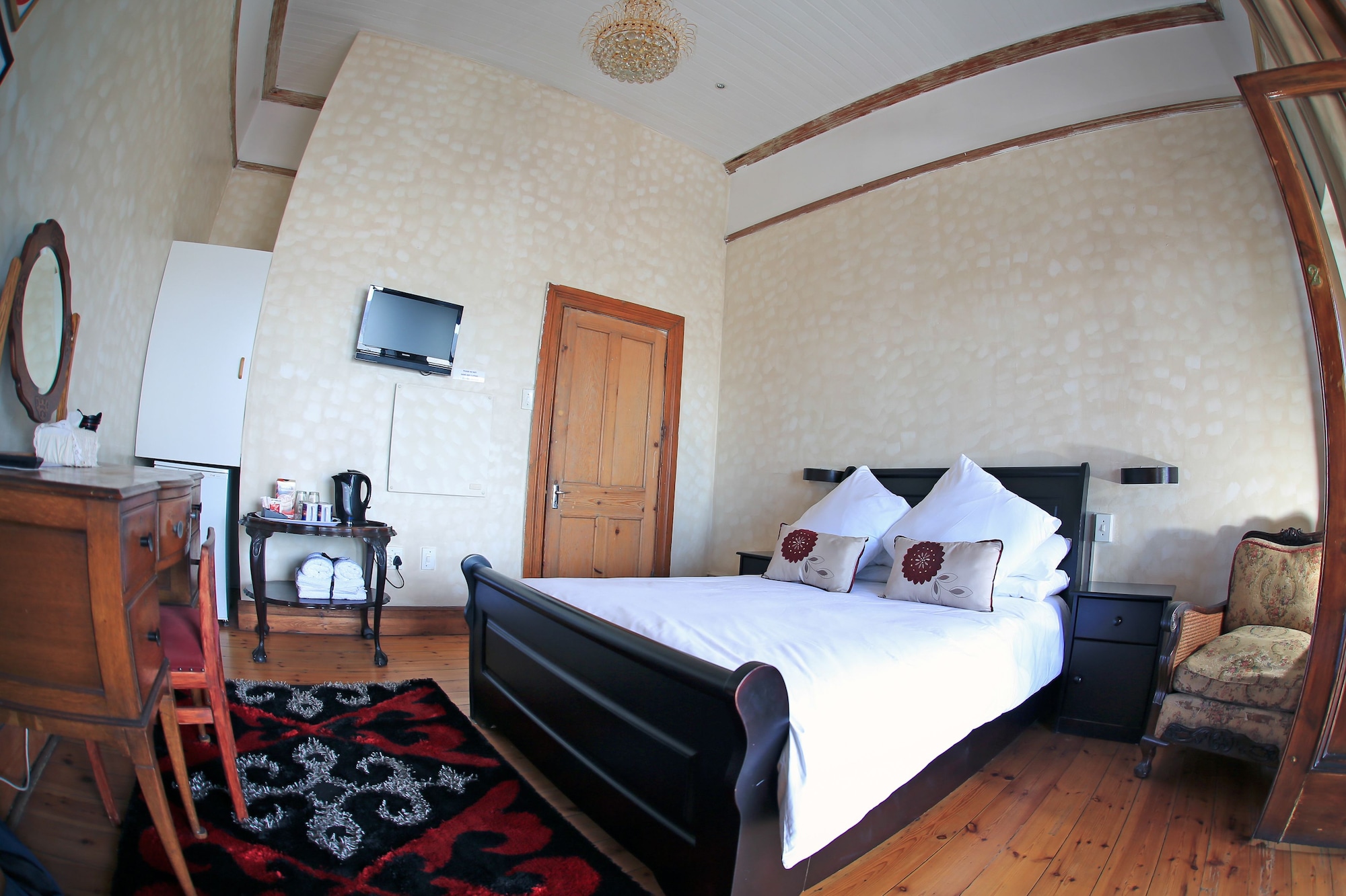 DELUXE, DOUBLE BED