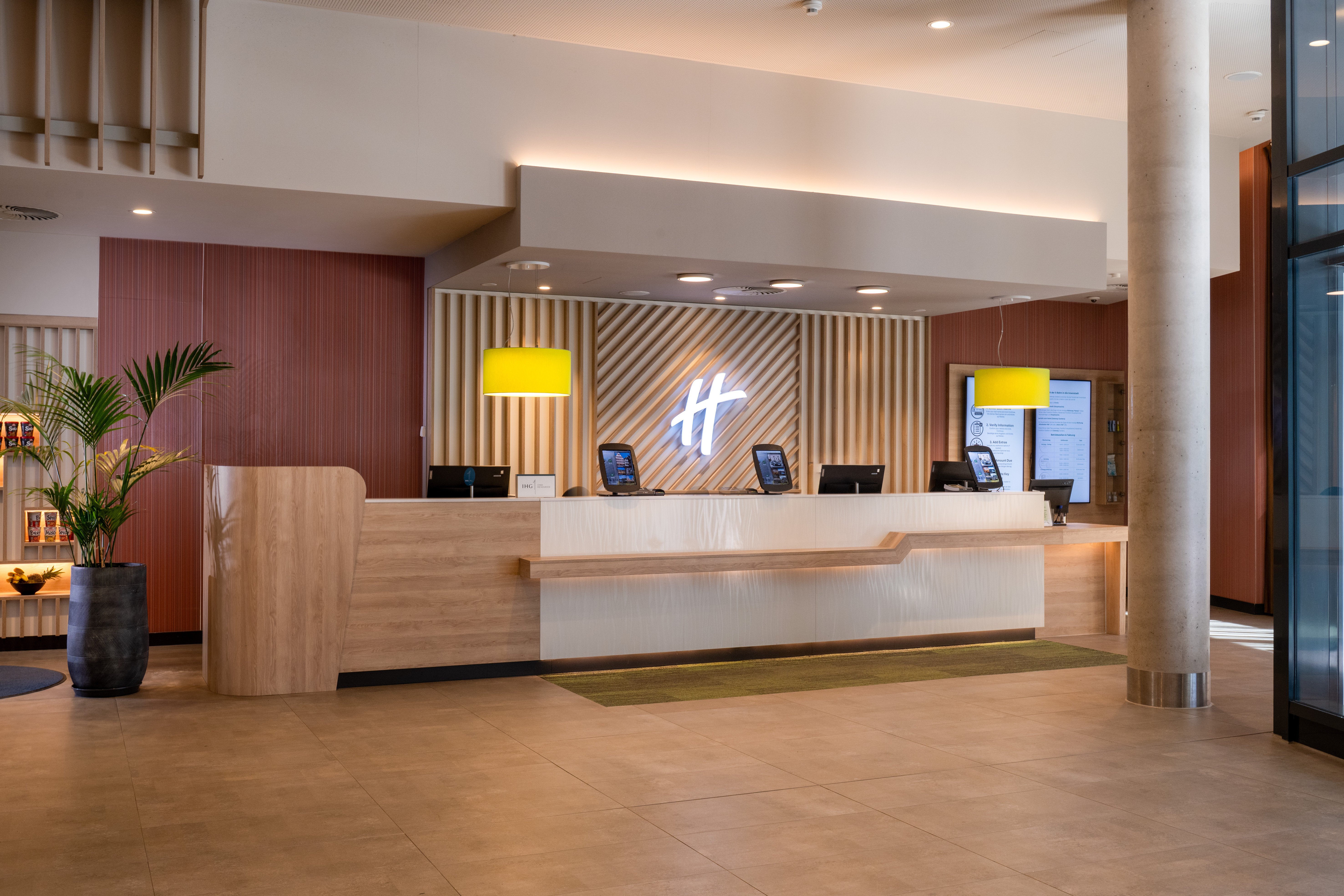 Holiday Inn Frankfurt Airport 10/75