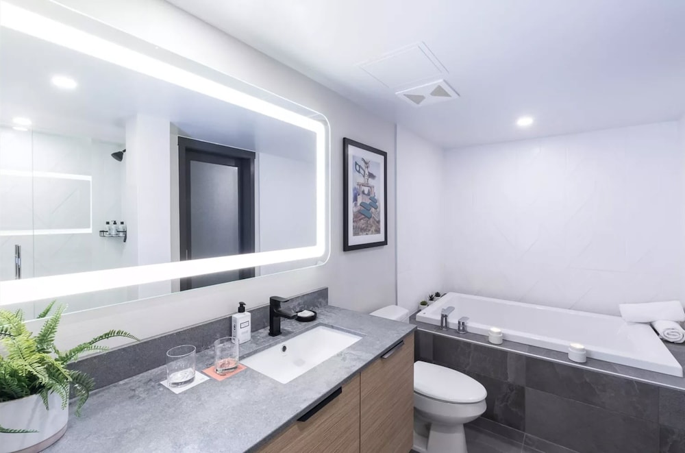 Crystal Lodge Hotel Whistler 63/66
