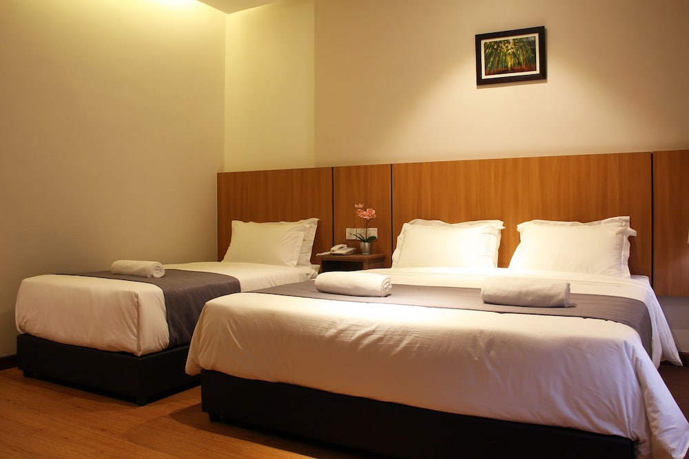 Ahyu Hotel 6/36
