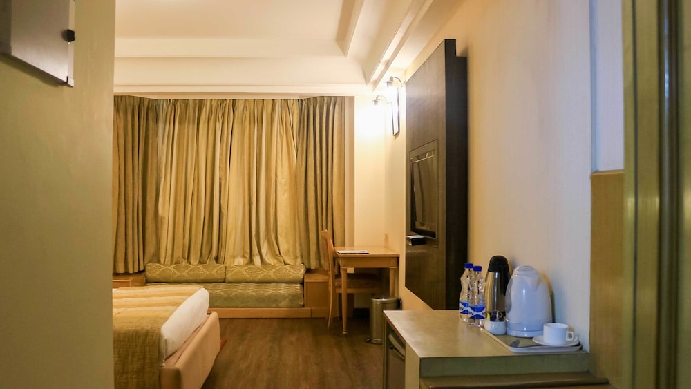 Dee Marks Hotel Resorts 43/66