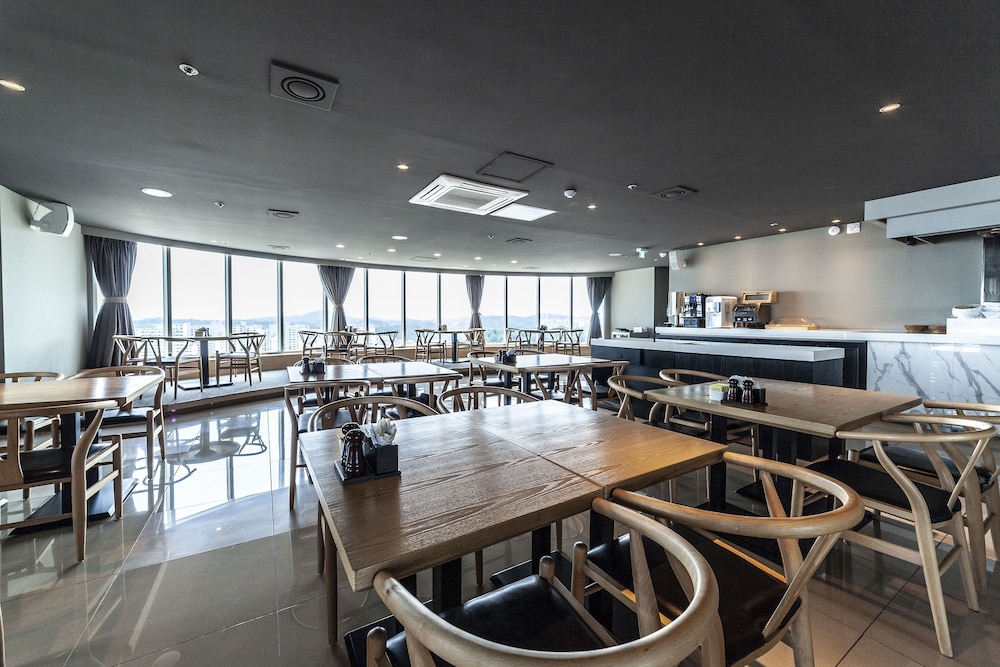 Gangneung Tourist Hotel 46/60