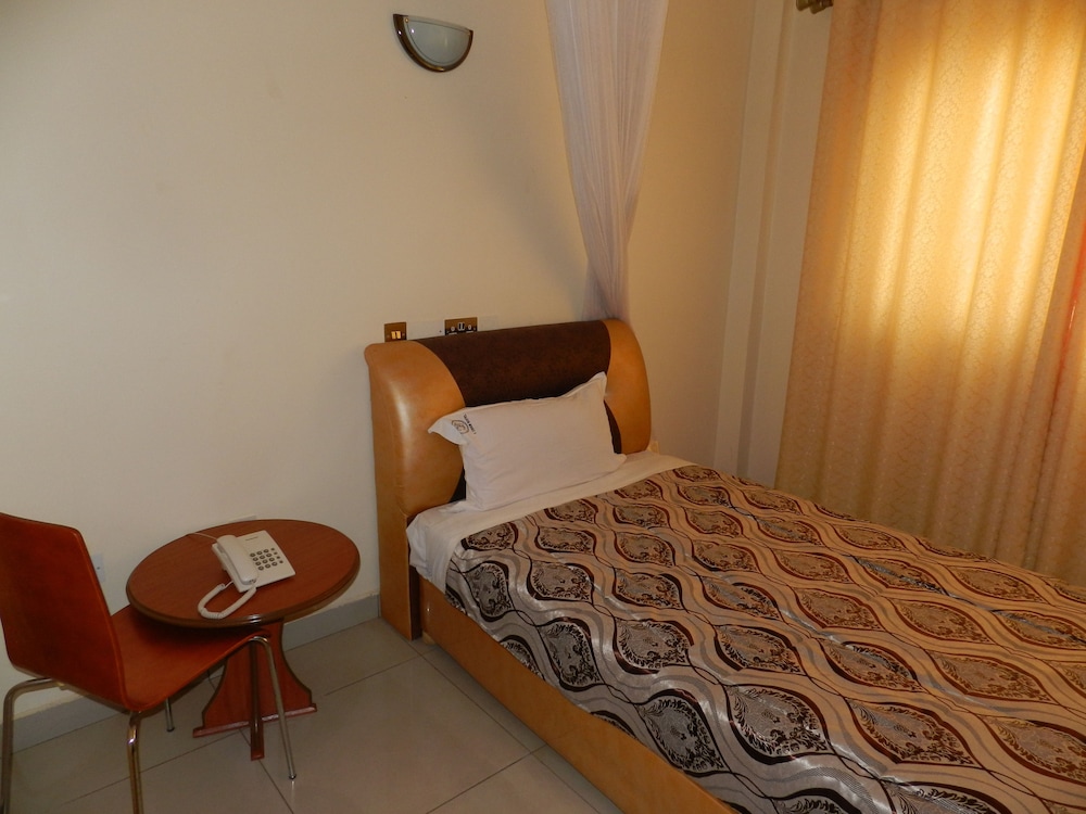ROOM, SINGLE