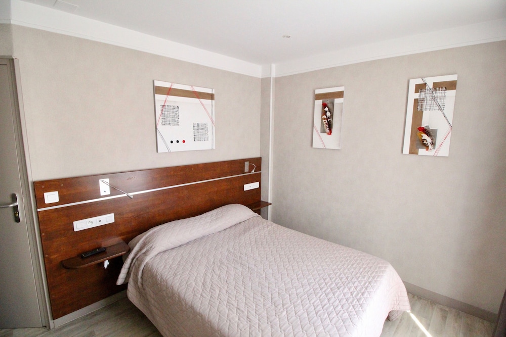 Hotel des Pyrenees 12/50