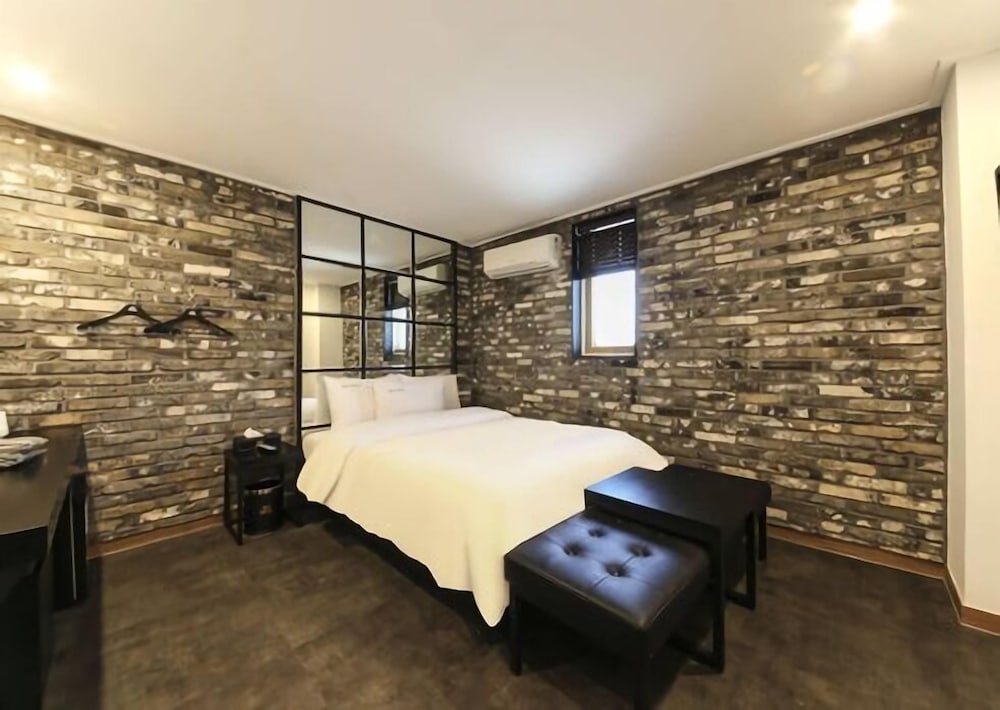 B&F Hotel 16/30
