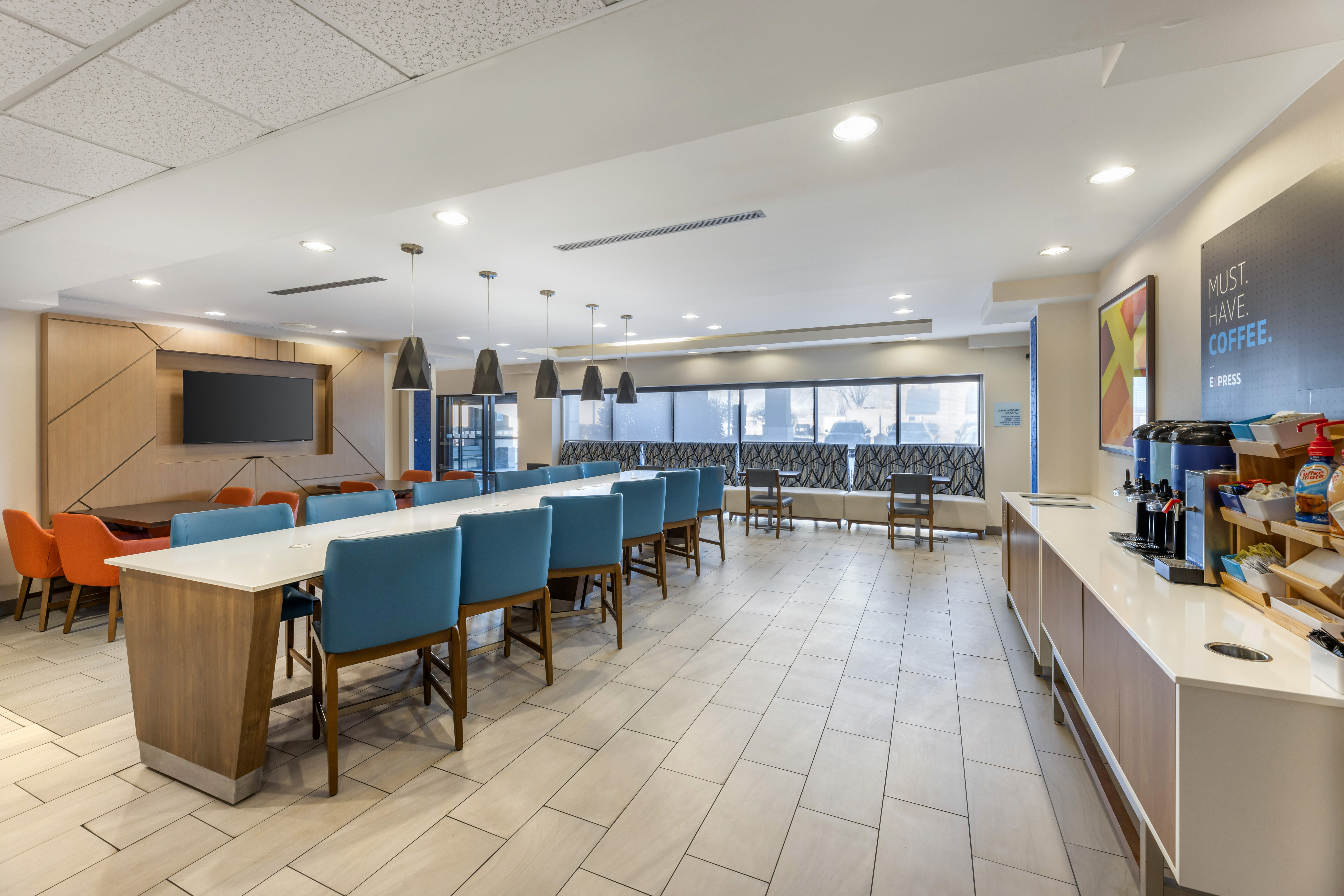 Holiday Inn Express Crestwood 57/69