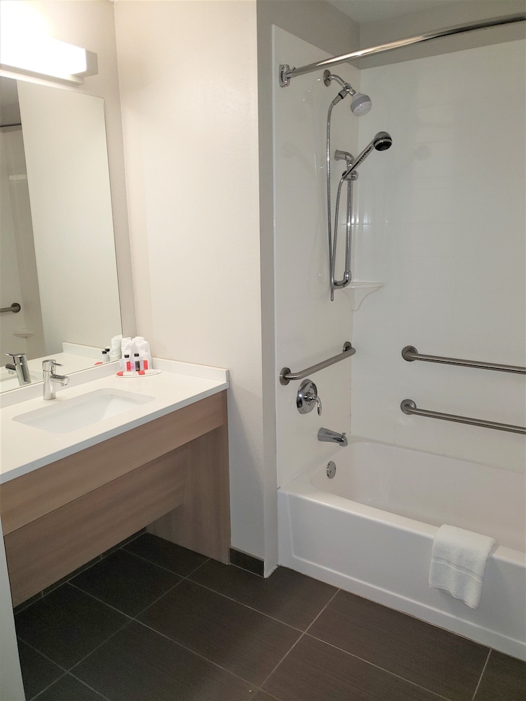 Microtel by Wyndham Penn Yan Finger Lakes Region 27/64