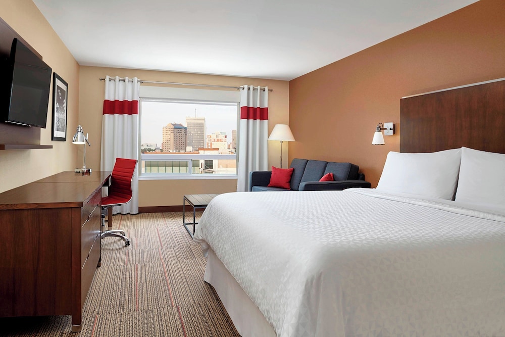 Room at FOUR POINTS BY SHERATON REGINA, REGINA - SK