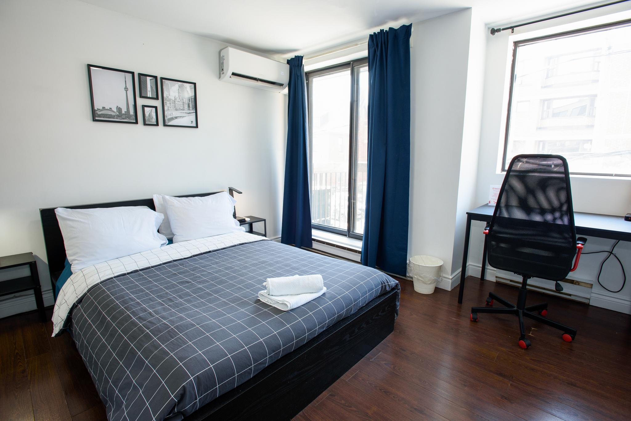 Private, Mixed Dorm, 8 Beds