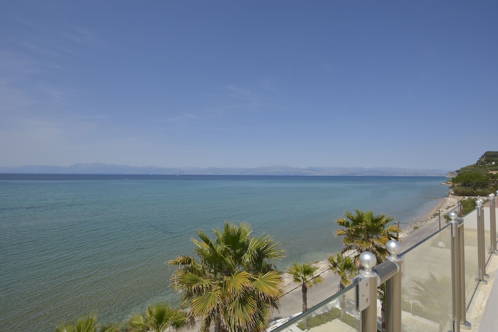 Sidari Beach Hotel 70/81