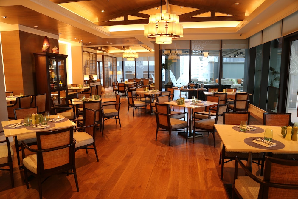 Shangri La At the Fort Manila 79/111