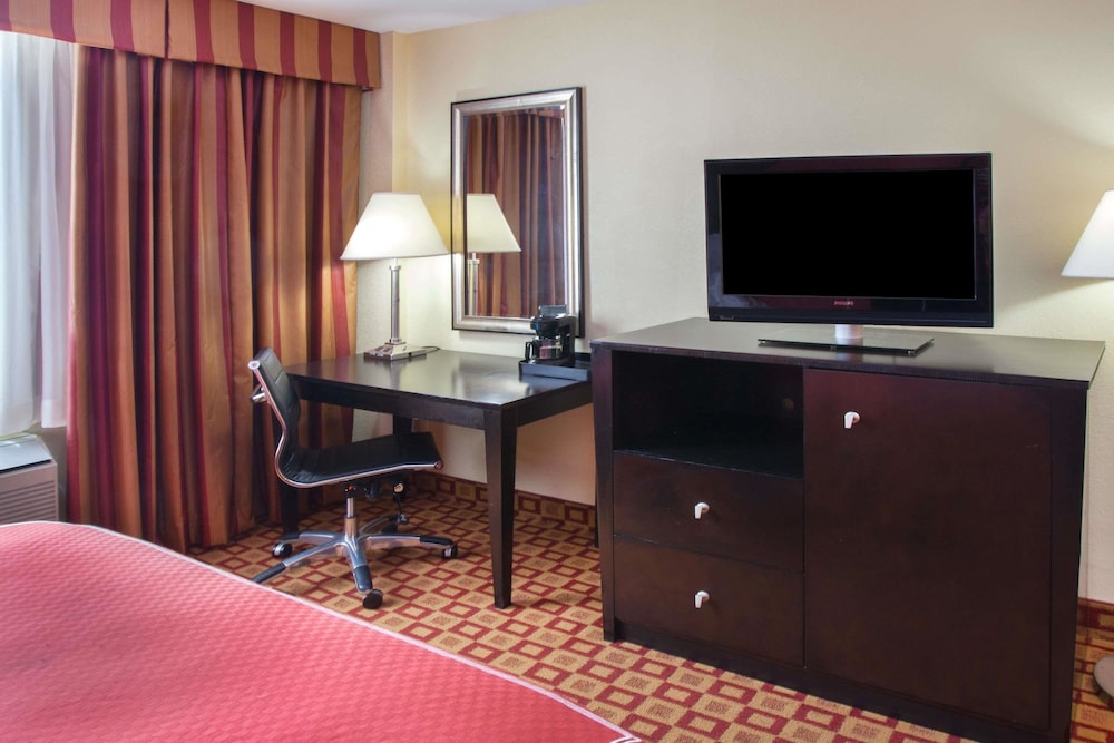 Super 8 by Wyndham Chicago Northlake O'Hare South 12/18