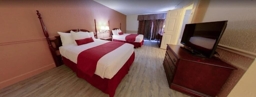غرفة قياسية بسريرين مزدوجين