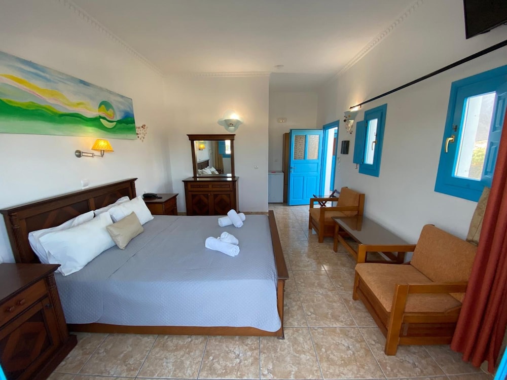 Perissa Bay Hotel 7/50
