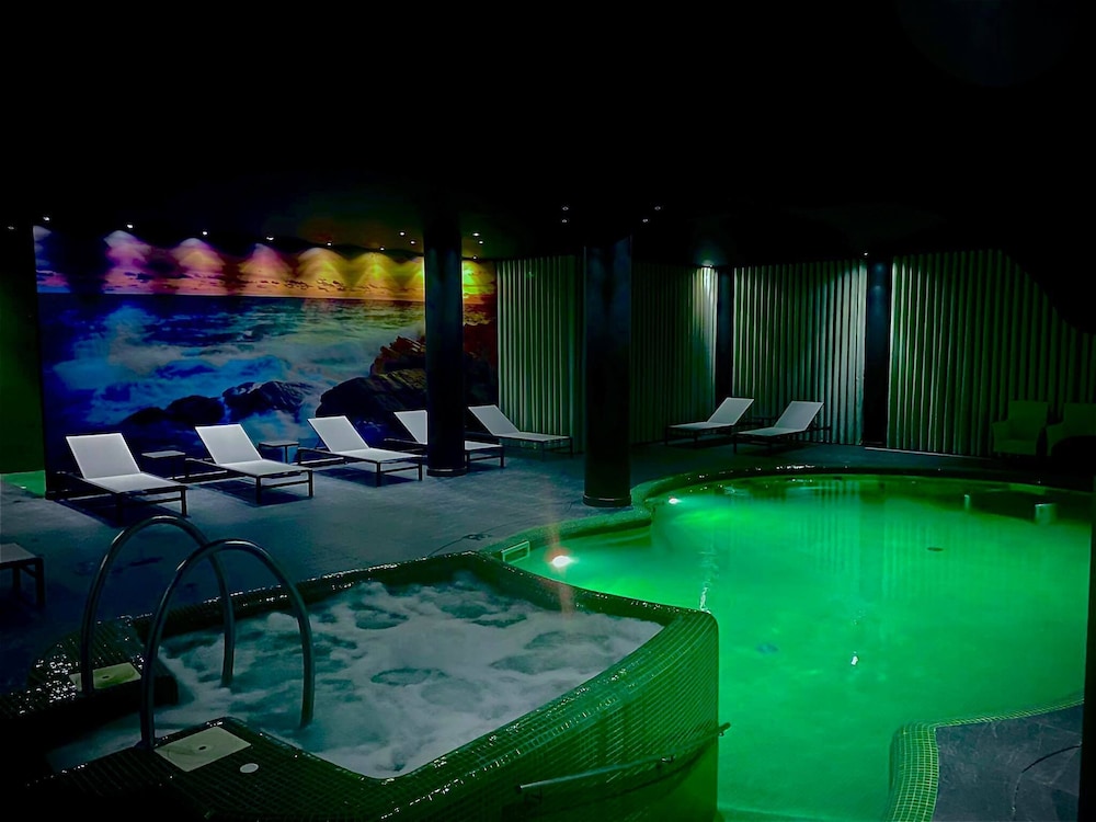 swimming pool spa