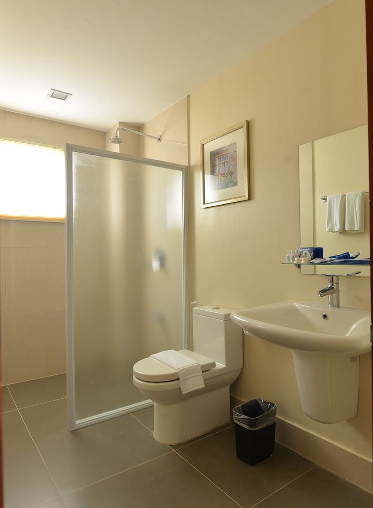 Royal Suites Condotel 17/18