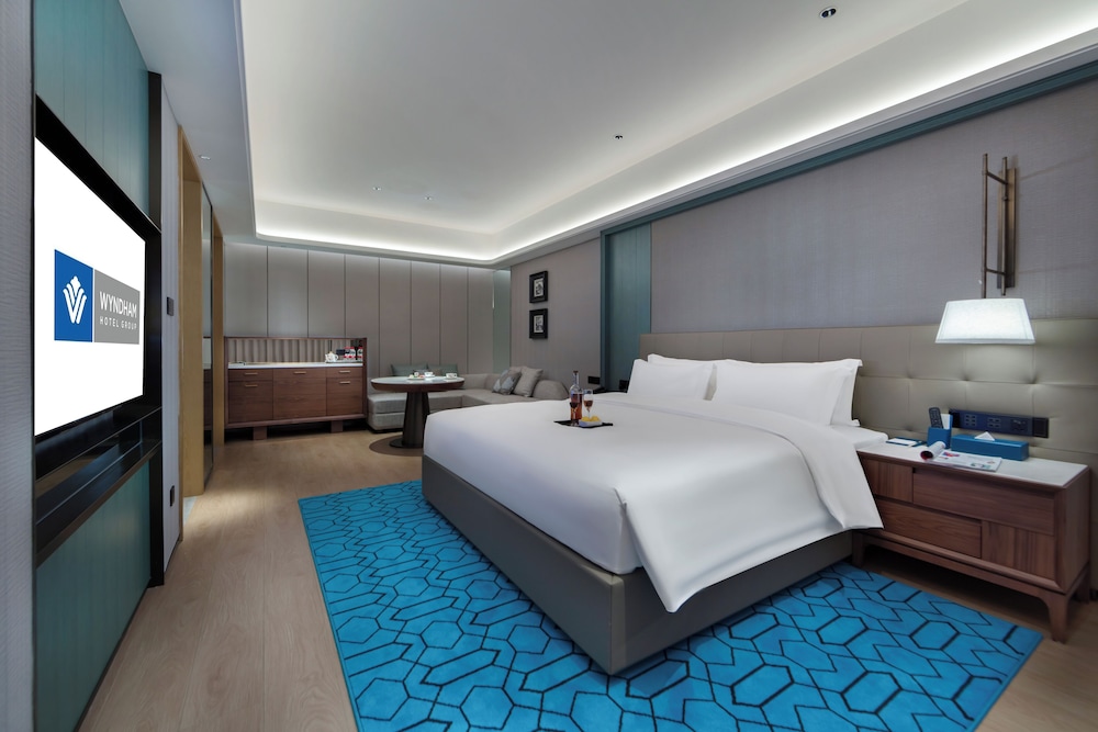 Executive, Suite, King Bed, South Building