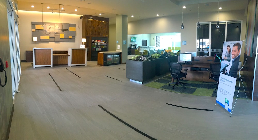 Holiday Inn Express & Suites Mexicali 45/66