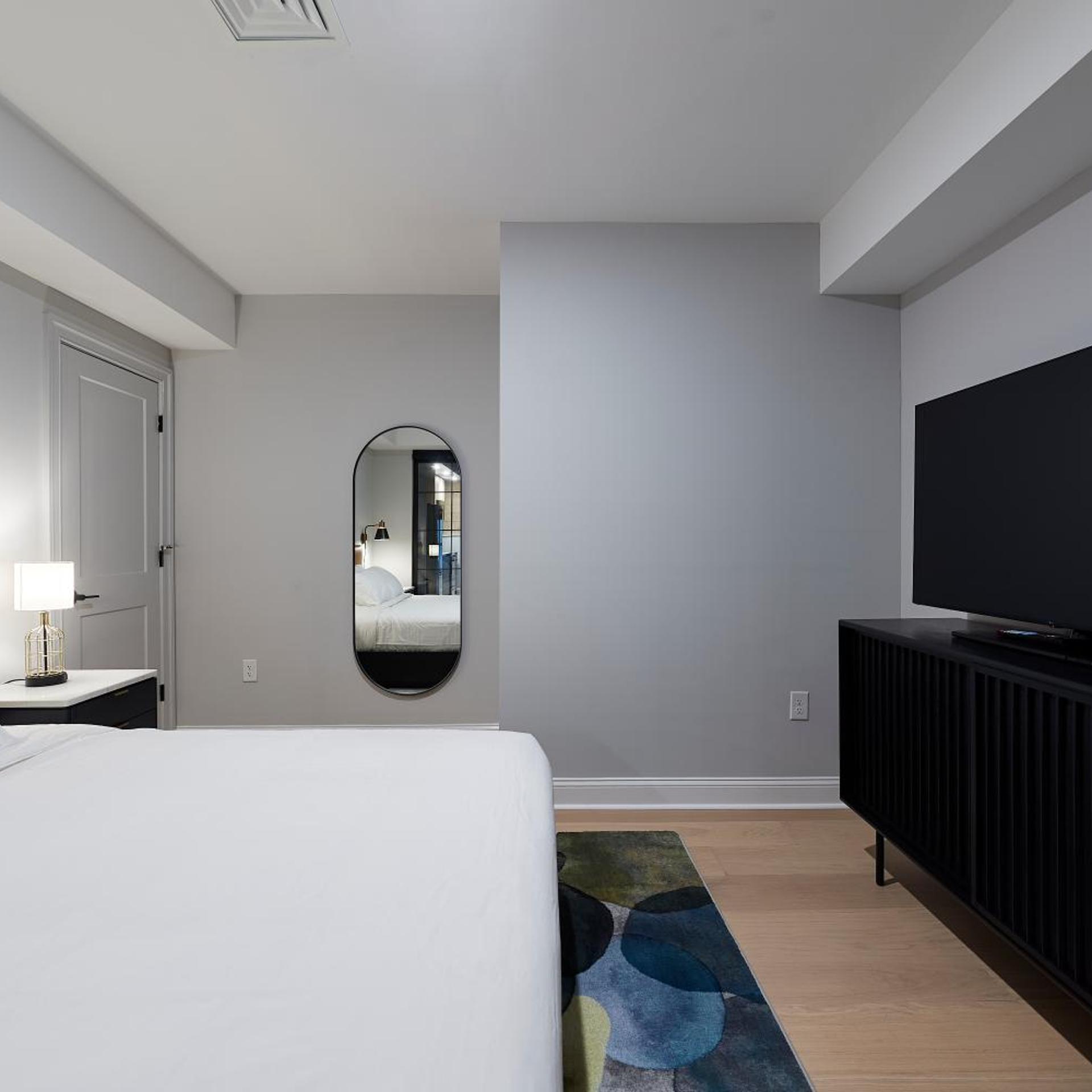 Riversuites At The Battery 8/25