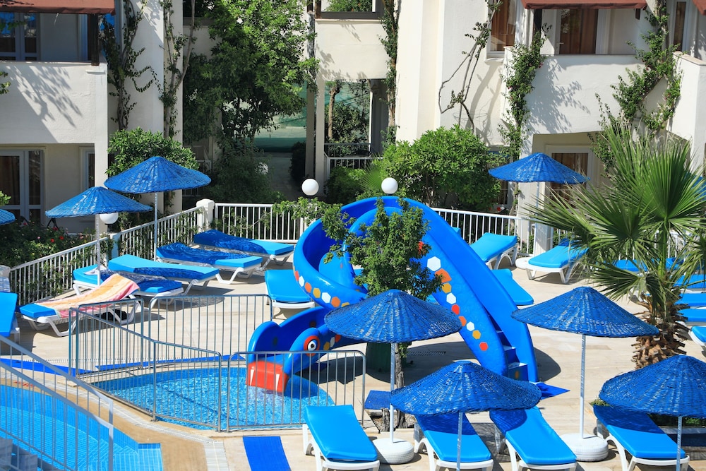 Summer Garden Suites And Beach Hotel 26/59