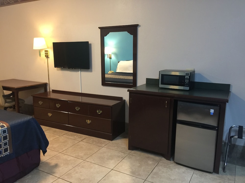 Knights Inn & Suites City Center Edinburg/McAllen 13/22