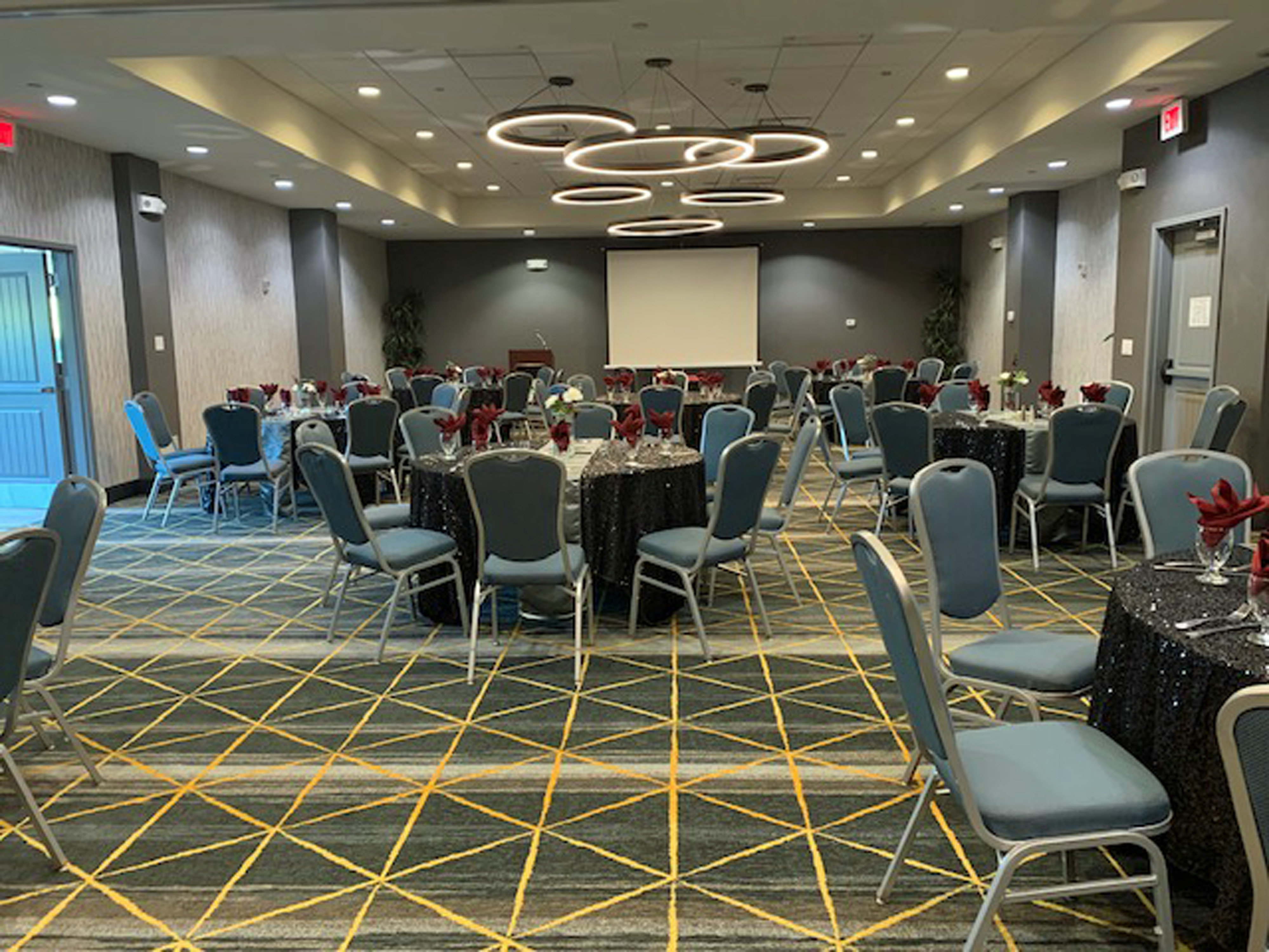 Holiday Inn & Suites Phoenix Airport 67/79