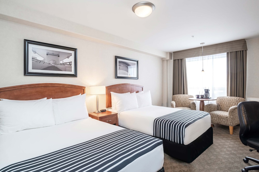 Sandman Hotel and Suites Calgary West 11/67