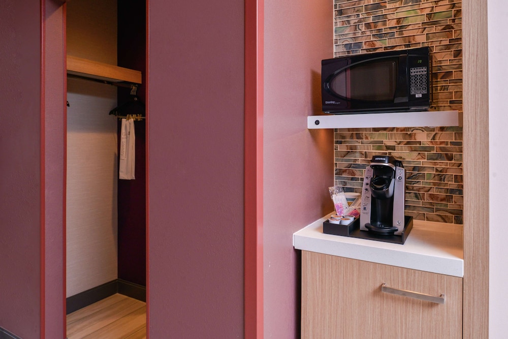 Hilton Garden Inn Kansas City Airport 47/51