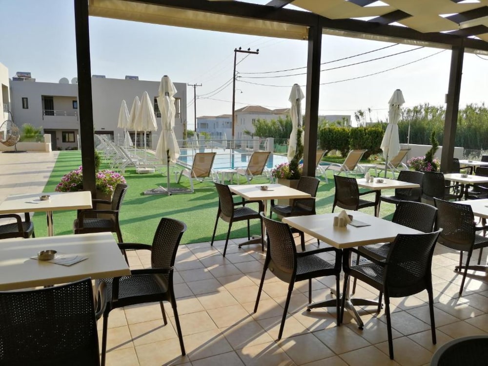 Carisa Suites and Apartments 29/50