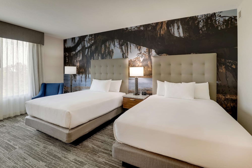 ROOM, 2 QUEEN BEDS, BATHTUB, HIGH FLOOR, ACCESSIBLE
