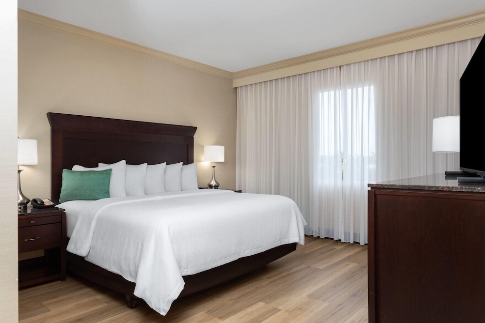 2 BEDROOMS, SUITE, ACCESSIBLE