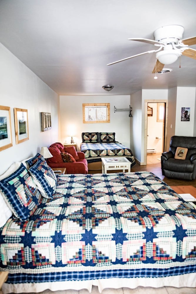Rocky Mountain Inn 34/50